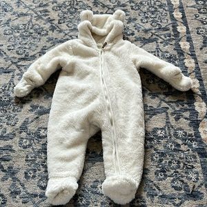 H&M bear bunting 4-6mo